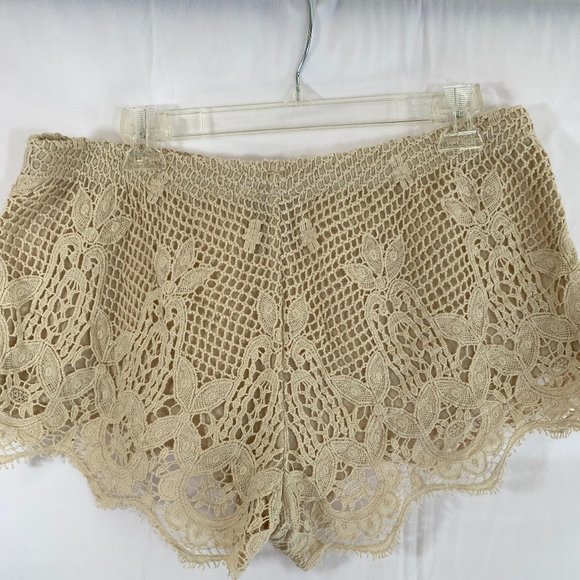 SOLD. EXPRESS Womens Beige Crochet Lined Short Shorts NWOT - Picture 9 of 11